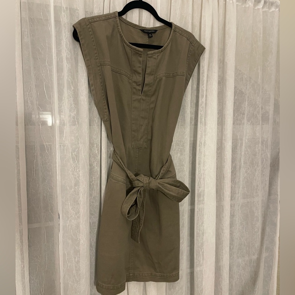 Banana Republic Green Khaki Dress size Medium with belt tie